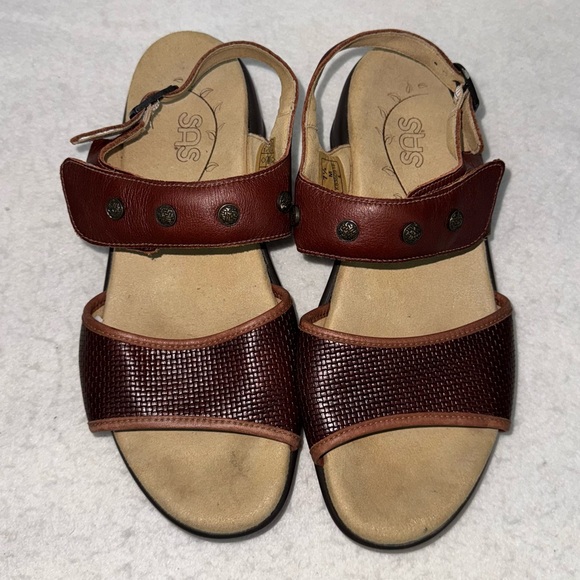 Women’s SAS Brown Leather Sandals Adjustable Straps size 7.5 - Picture 1 of 9